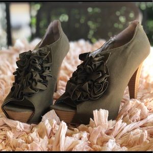 BRAND NEW Charlotte Russe Heels Sz 9